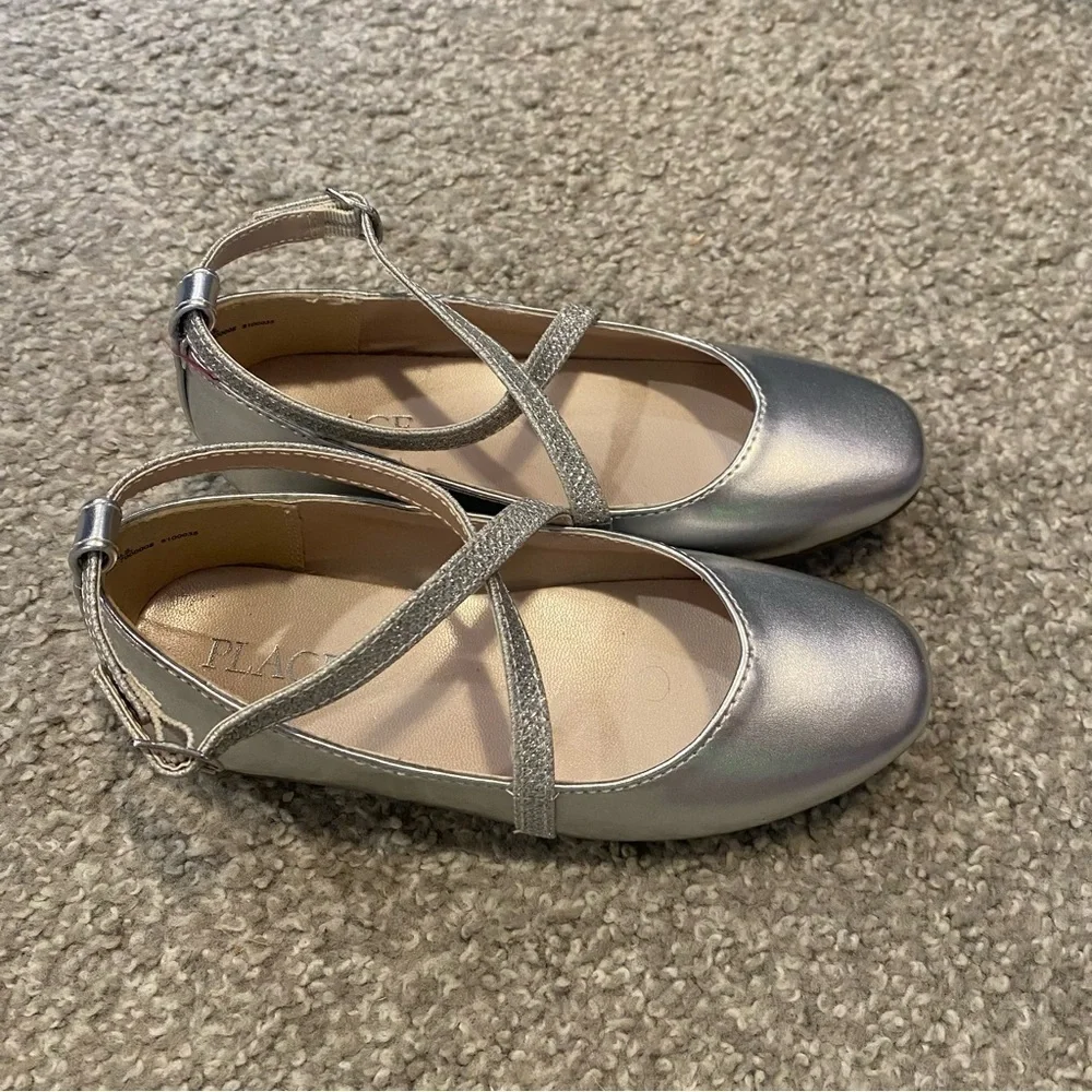 Children’s Place Silver Flats Dress Shoes Sz 12 Kids Girls